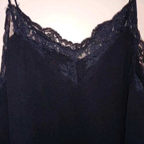 Women's elegant camisole top with lace and lining like new, black
