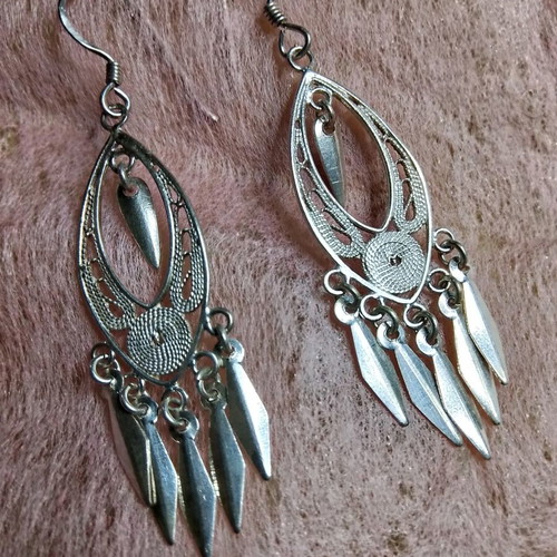 Silver filigree dangling earrings like new