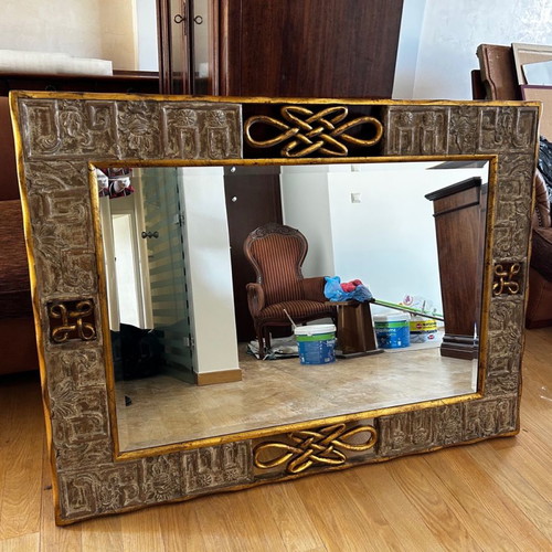 Woodcarved gold-trimmed mirror like new, vintage Kourtis