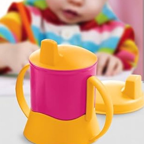 Bebe cup with spout and extra lid Tupperware new