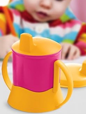 Bebe cup with spout and extra lid Tupperware new