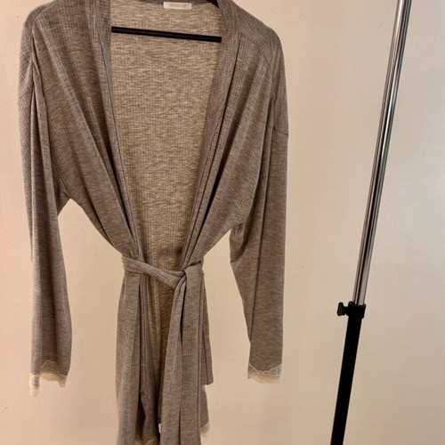 Yamamay gray short kimono like new, size M/L, lace details