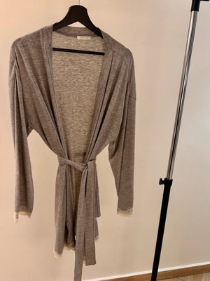 Yamamay gray short kimono like new, size M/L, lace details