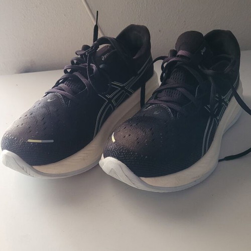 Asics sports shoes size 45 like new, gray