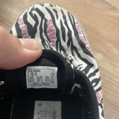 Vans kids shoes used, size 25.5, black and white