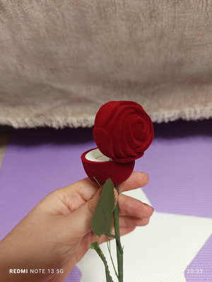Ring box rose, like new, red