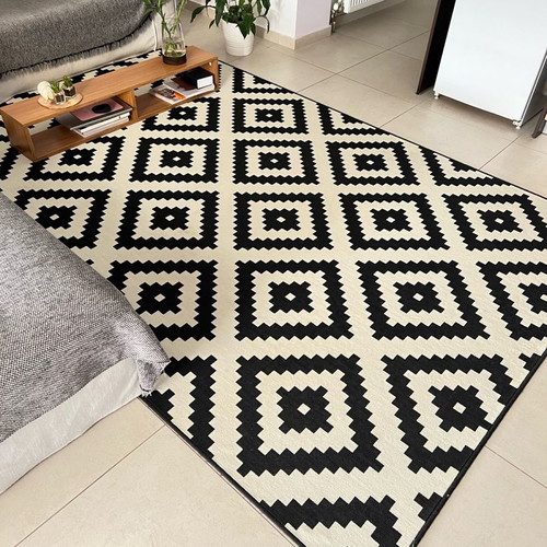 Rug 2 meters by 3 meters used in excellent condition