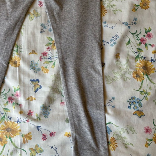 Adidas gray leggings like new with white logo print, size S