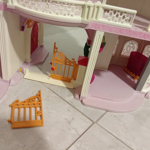 Playmobil Princess 5142 Dreamy Royal Castle used, missing parts