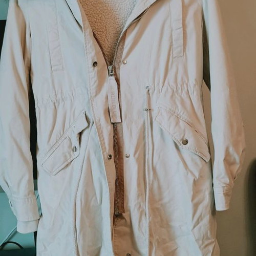 Bershka jacket used, beige long with removable lining and fur hood