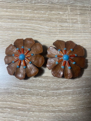 Pine cone clip-on earrings like new, vintage summer style
