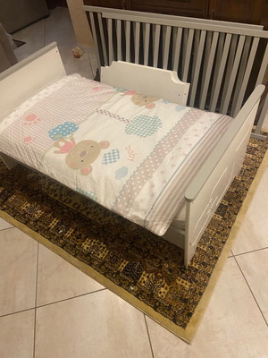 Pre-teen bed like new with accessories
