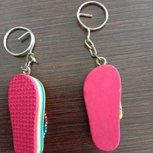 Keychain pair of slippers like new from 1980-1990