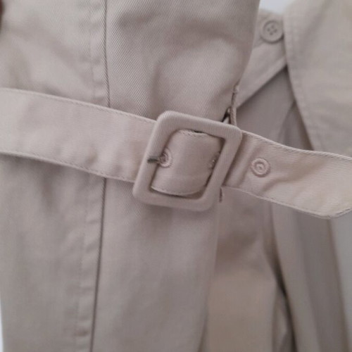 Classic women's beige trench coat L with belt like new