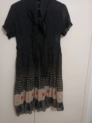 Zara dress like new, lightweight spring with neck ribbon