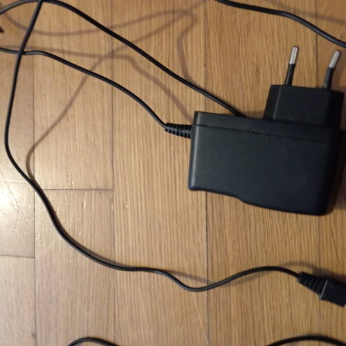 Chargers used, lot of old with various types of cables