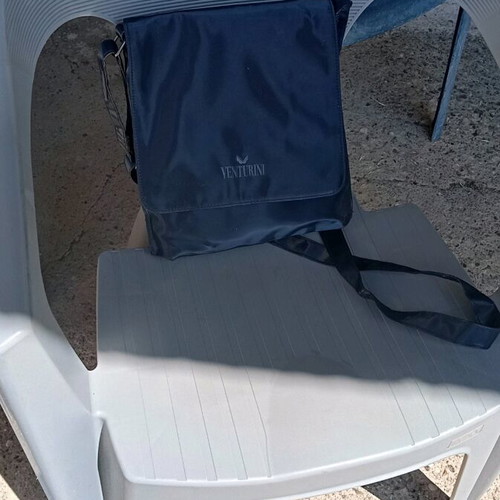 Venturini crossbody bag like new, blue
