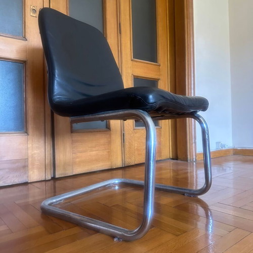 Office chair leather without wheels used, good condition