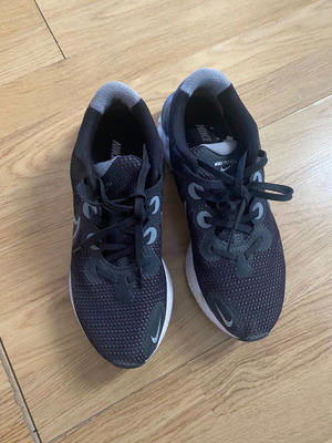 Nike Renew sneakers like new, size 40, black and white