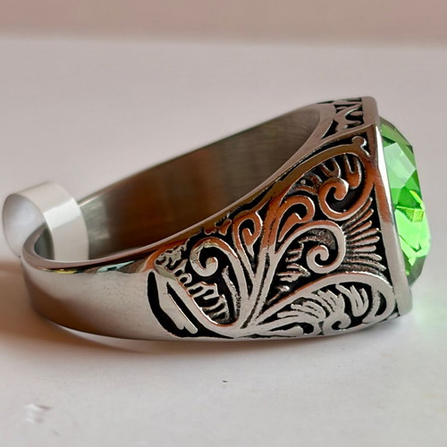 Green Emperor Signet Ring brand new, 316L stainless steel, emerald green