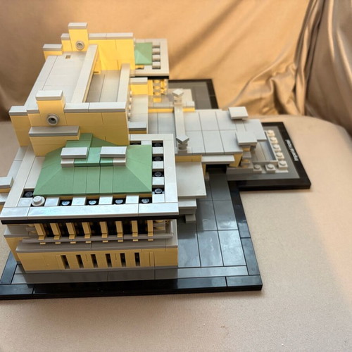 Lego Architecture Imperial Hotel 21017 like new, collectible set 1188 pieces
