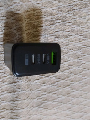 Зарядно GaN 65W с USB-C и USB-A портове ново