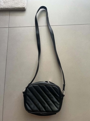 Pull and Bear black shoulder bag like new