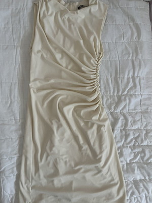 Zara cream mini dress like new, fitted with side and back ruching
