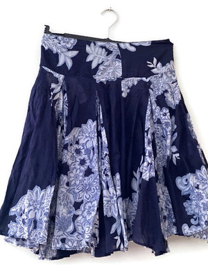 Zara mini flared skirt like new, blue floral and white