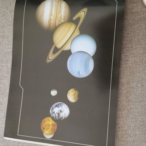 Neoi Orizontes book about the planets of the Eugenides Foundation