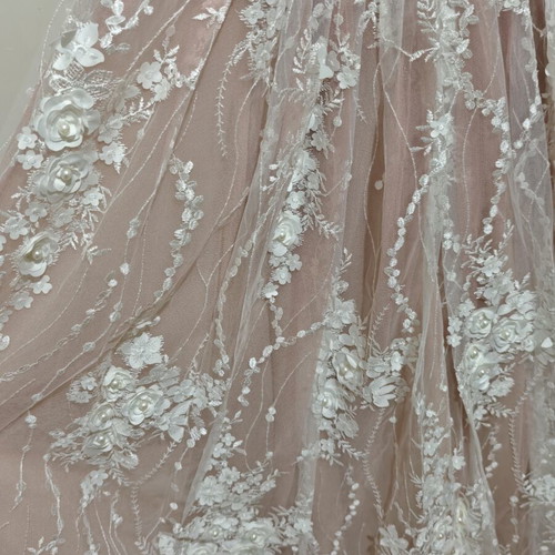 Wedding dress like new, size M, white with lace details
