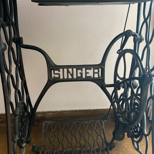 Singer 1960 foot-powered sewing machine used, wooden cover and table