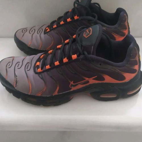 Nike Tn athletic shoes used, size 43, black orange, with damages