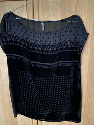 Naf Naf blouse size 38 like new, black velvet details
