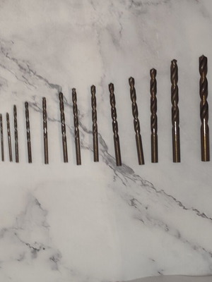 Drill bit set like new, 15 pieces of various sizes