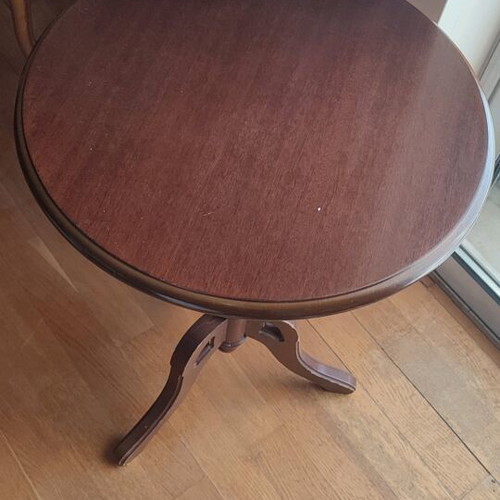 Wooden coffee table like new, dimensions 0.45x0.63