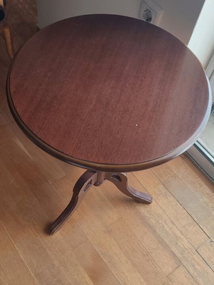 Wooden coffee table like new, dimensions 0.45x0.63