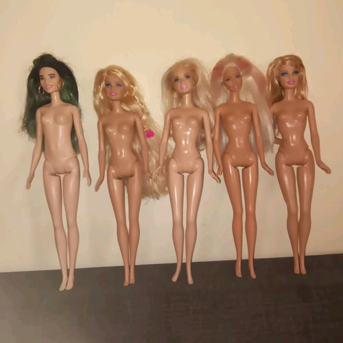 Barbie dolls used, bundle with defects
