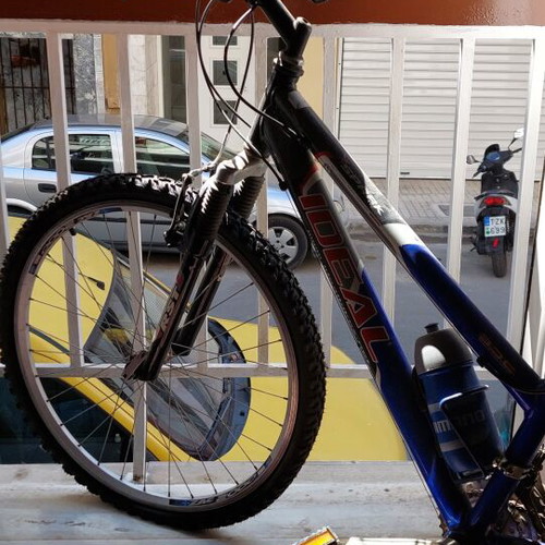 Ideal bicycle like new, blue, with gears and adjustable seat