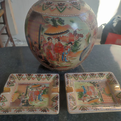 Vintage Satsuma set with large vase and 2 ashtrays used
