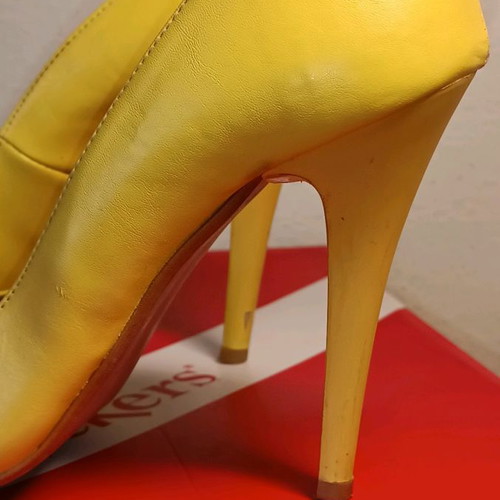 Yellow pumps used, size 37 with minor wear