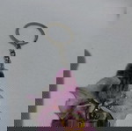  Ключодържател или аксесоар за чанта с естествен цвят на орхидея. Цвета е с размери 7/7,5 см.
