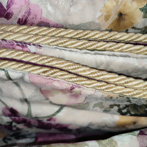 Reversible quilt coverlet with sheets and pillows new, capitone