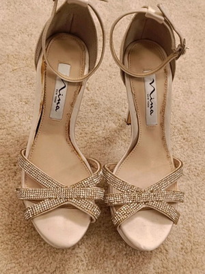 Nina New York bridal sandals ivory like new, size 36