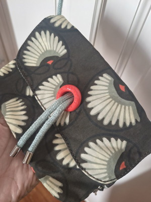Kipling shoulder bag like new with floral design and practical cord closure