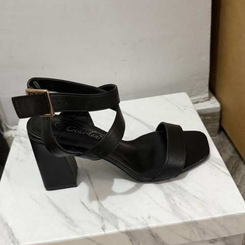 Black leather sandals used, 9 cm heel, size 37