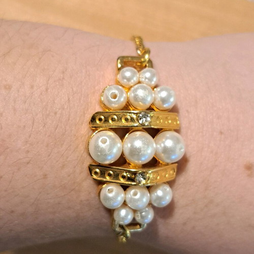 Vintage bracelet like new with pearls and rhinestones in gold color