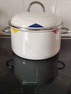 Asta pot like new with enamel porcelain coating