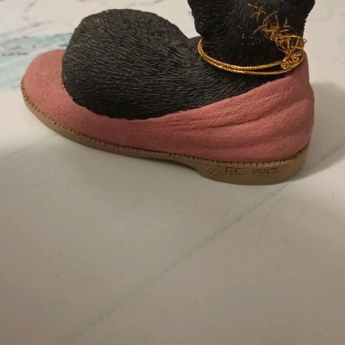 Decorative Cat in Shoe Fraser, like new, 10 cm, 1997