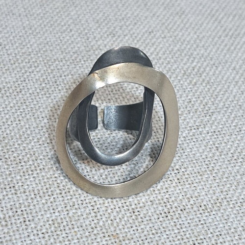 Silver 925 Ring like new, open design with double texture